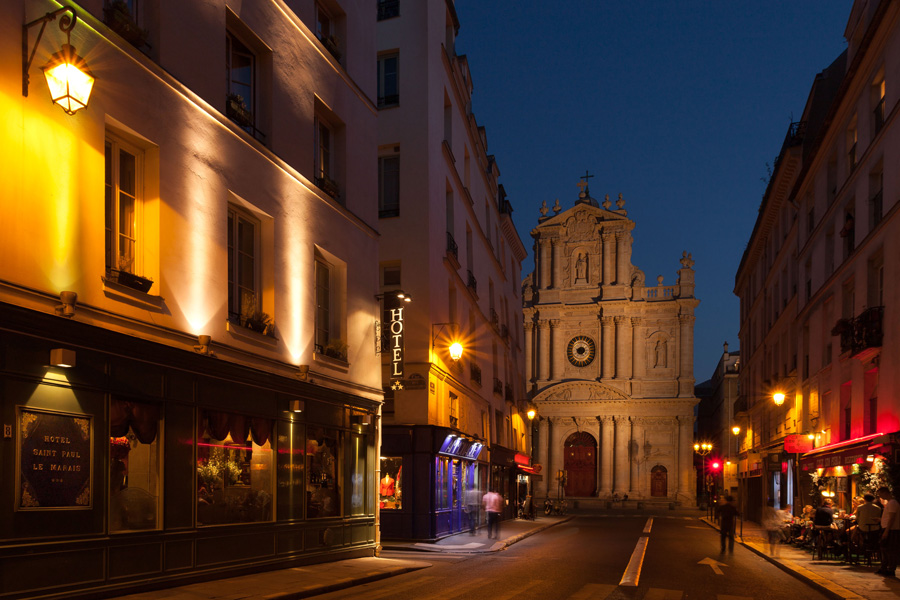 Perfectly located to enjoy the pleasures of Parisian life