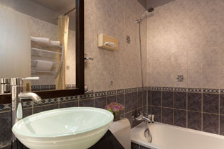 16hotel-paris-saint-paul-le-marais